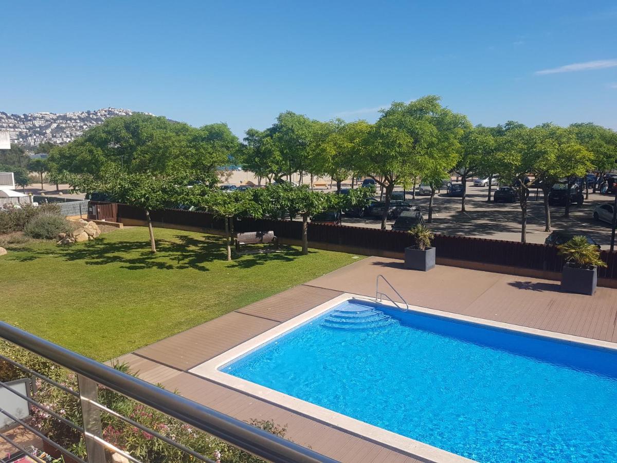 Beautiful Apartment 75M2 With View At The Beach, Pool, Parking Rosas Exteriör bild