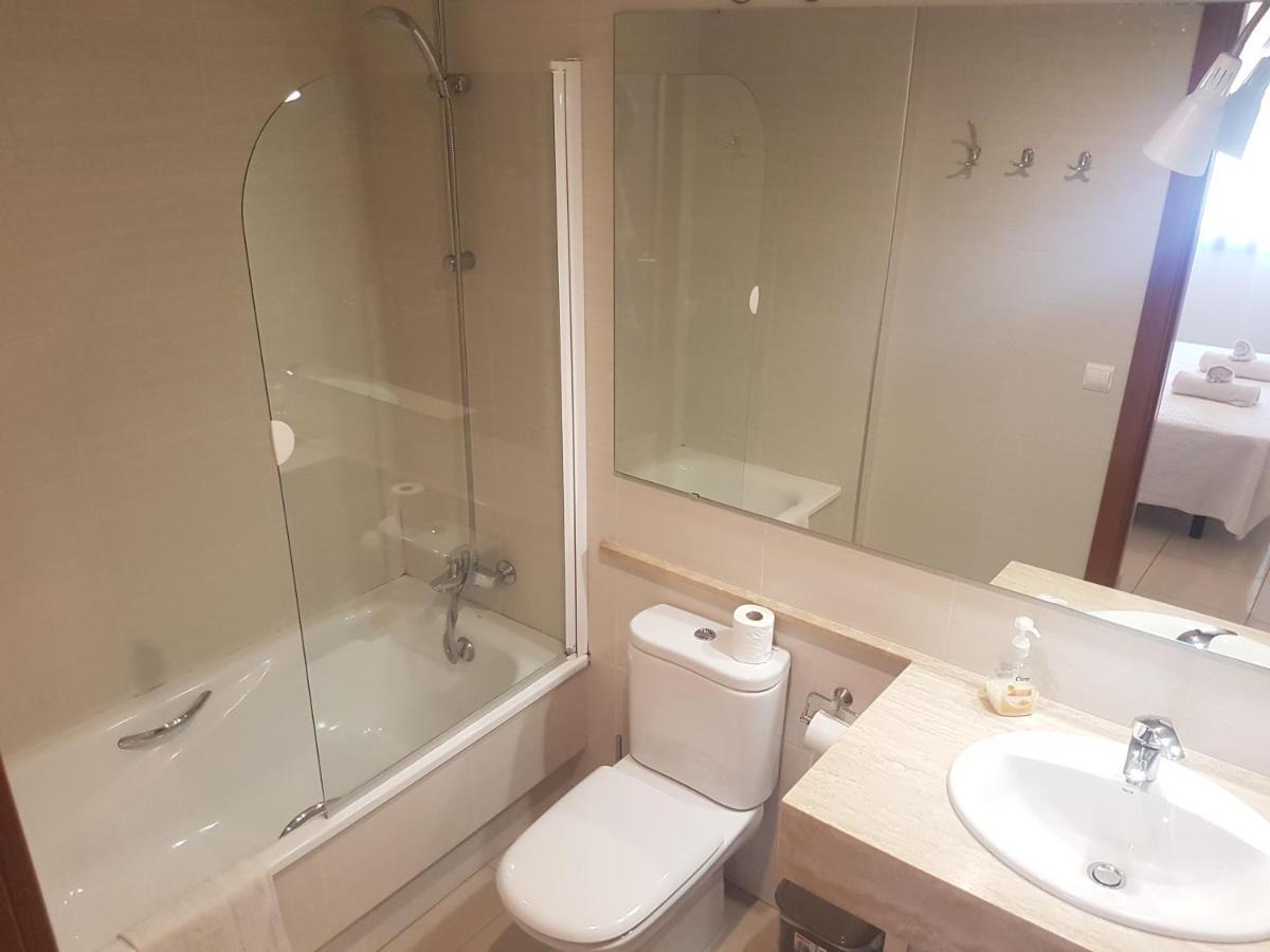 Beautiful Apartment 75M2 With View At The Beach, Pool, Parking Rosas Exteriör bild