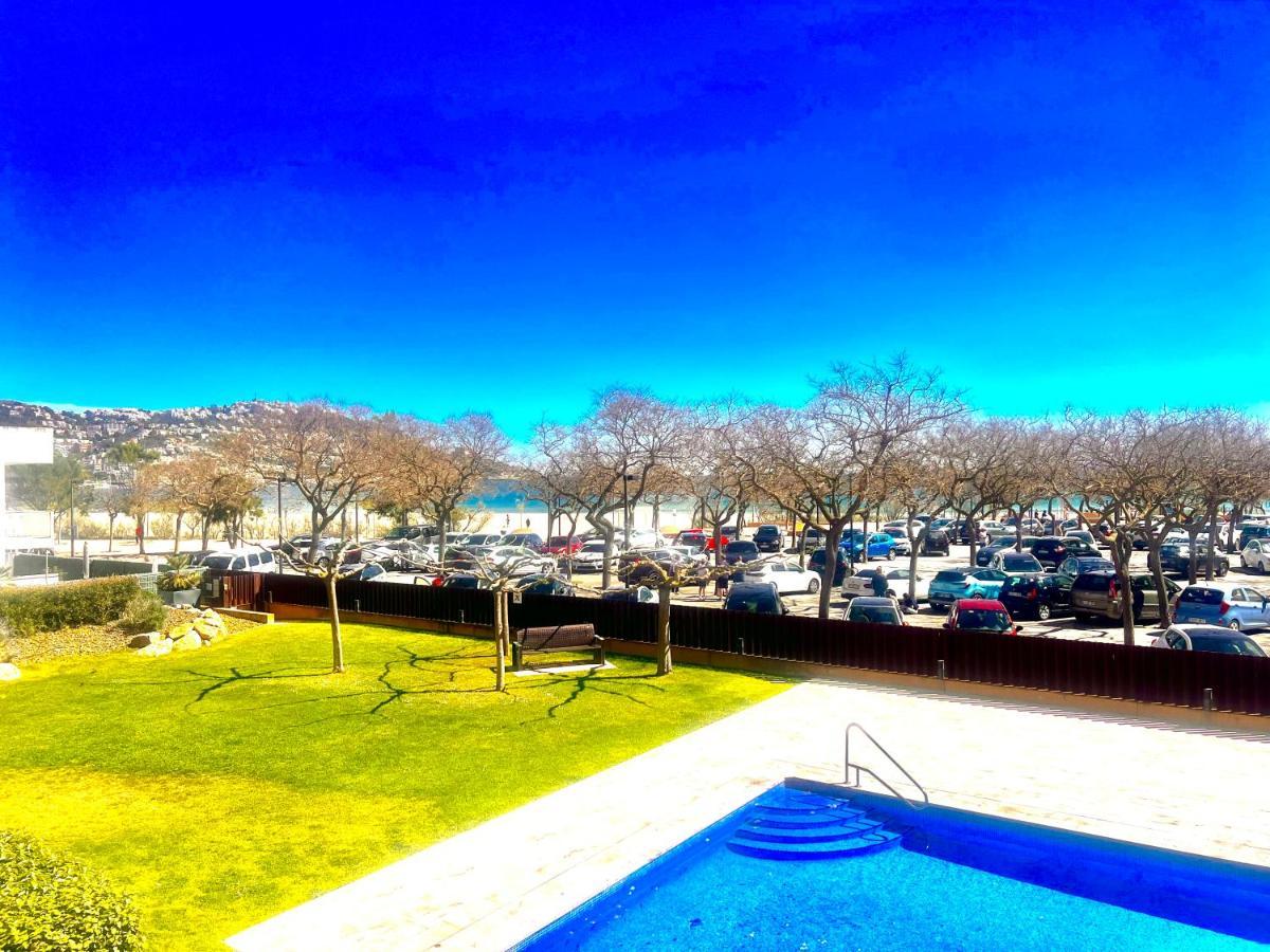 Beautiful Apartment 75M2 With View At The Beach, Pool, Parking Rosas Exteriör bild